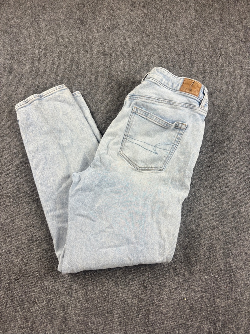 AMERICAN EAGLE Women’s Denim Mom Jean Strigid Light Wash size: 10 - Picture 1 of 8
